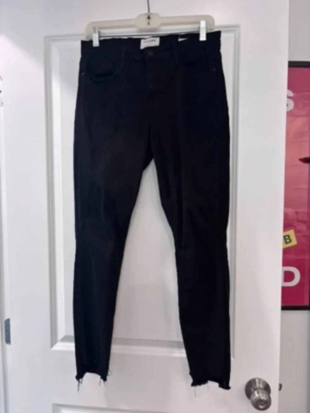 FRAME Le Skinny De Jeanne Raw Stagger Mid Rise Cropped Skinny Jeans in Film Noir - Picture 2 of 7